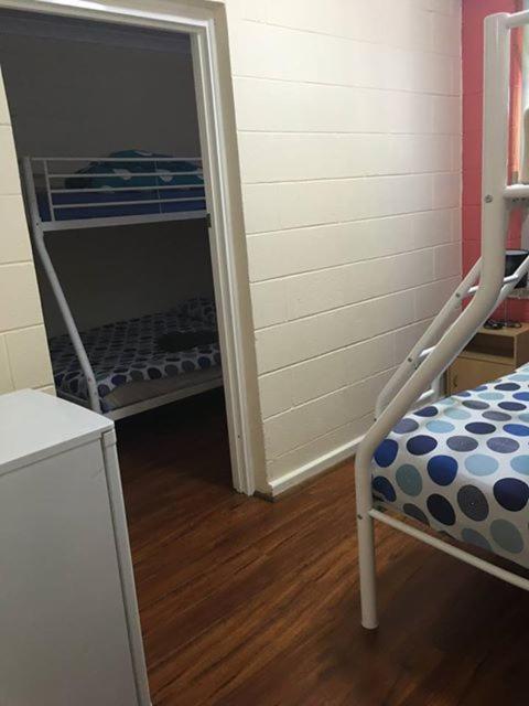 Port Adelaide Backpackers Vandrehjem Eksteriør billede